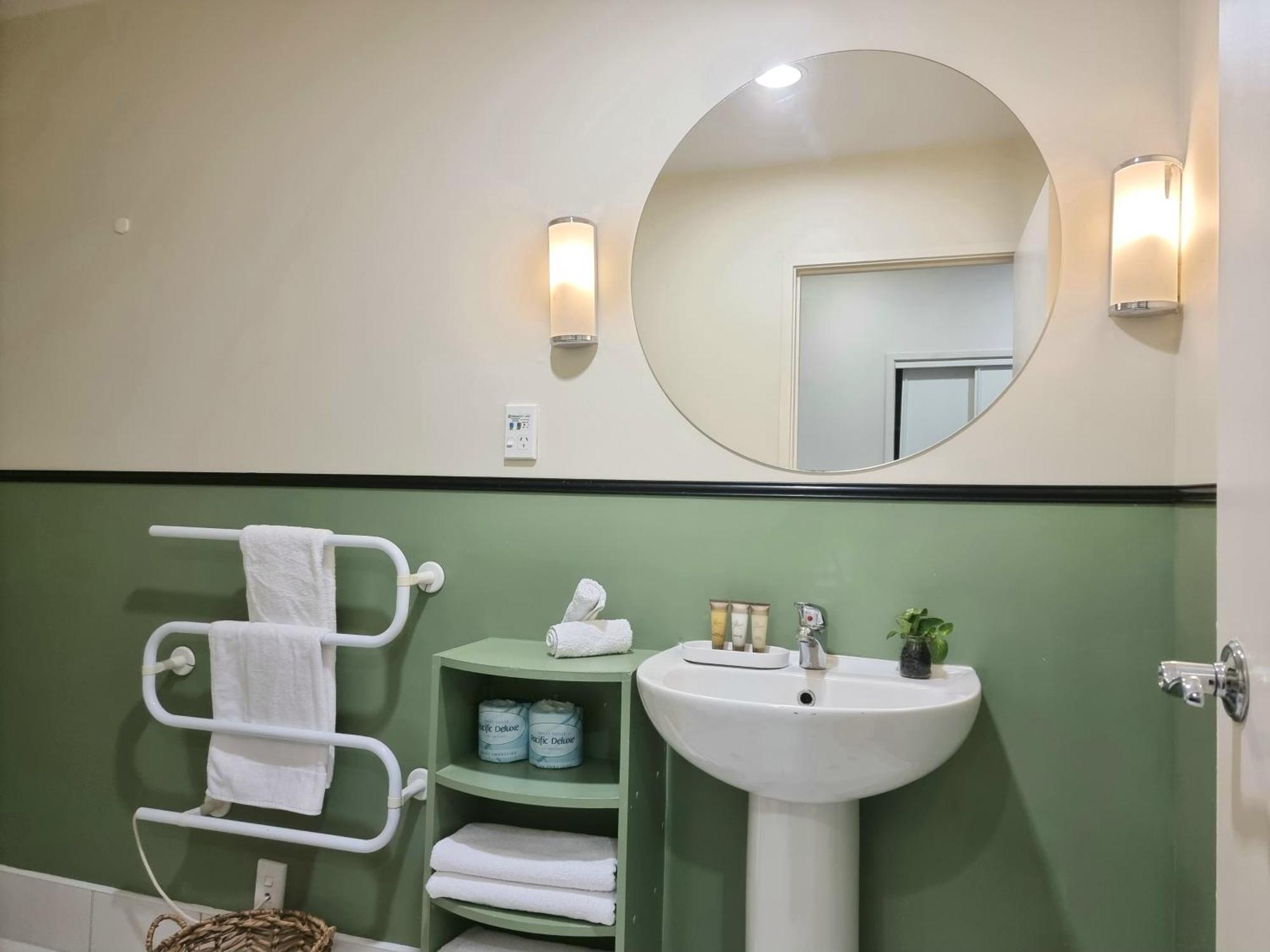 Urban Deco Apartment On Queen Street Auckland Zimmer foto