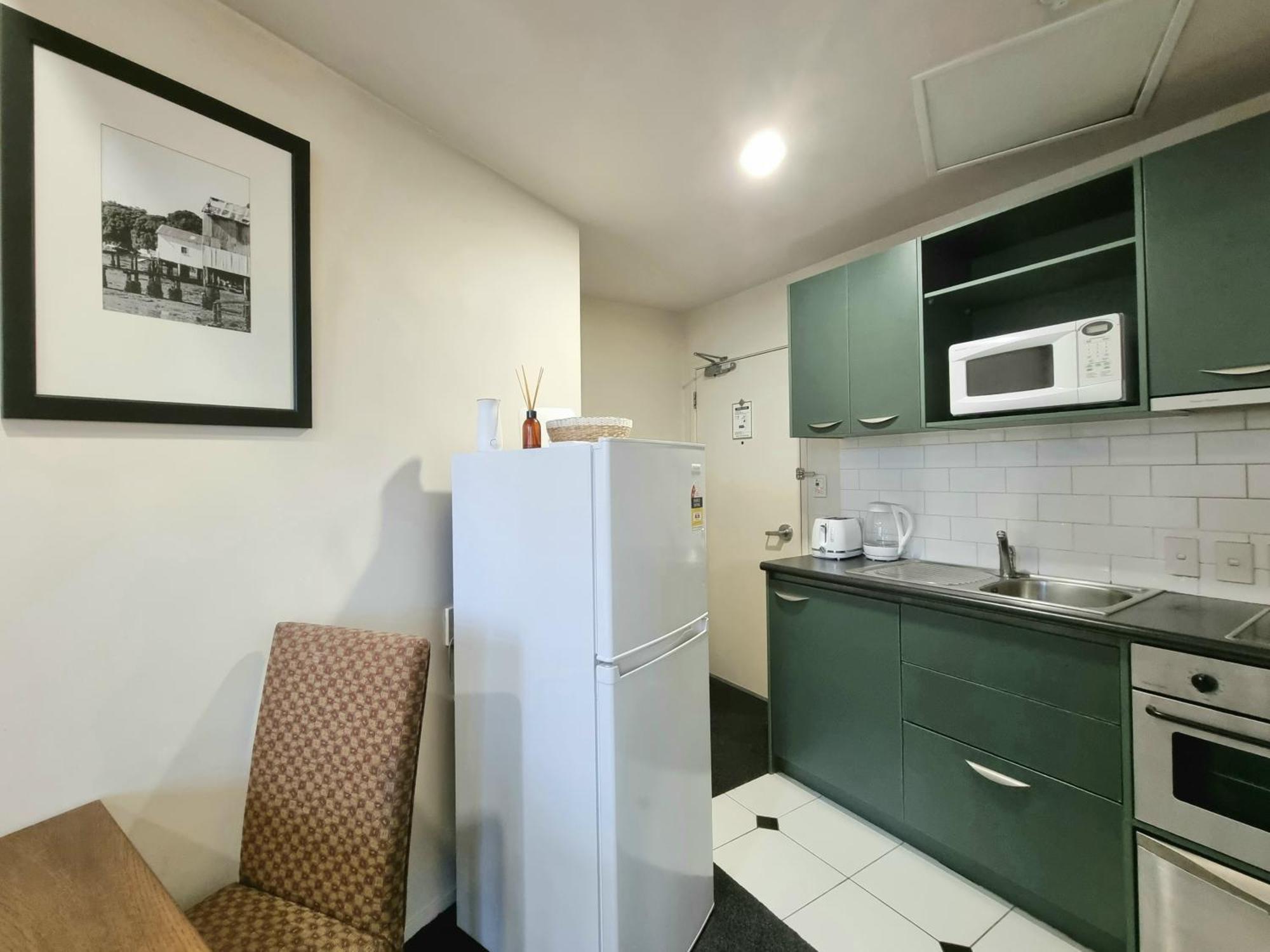 Urban Deco Apartment On Queen Street Auckland Zimmer foto