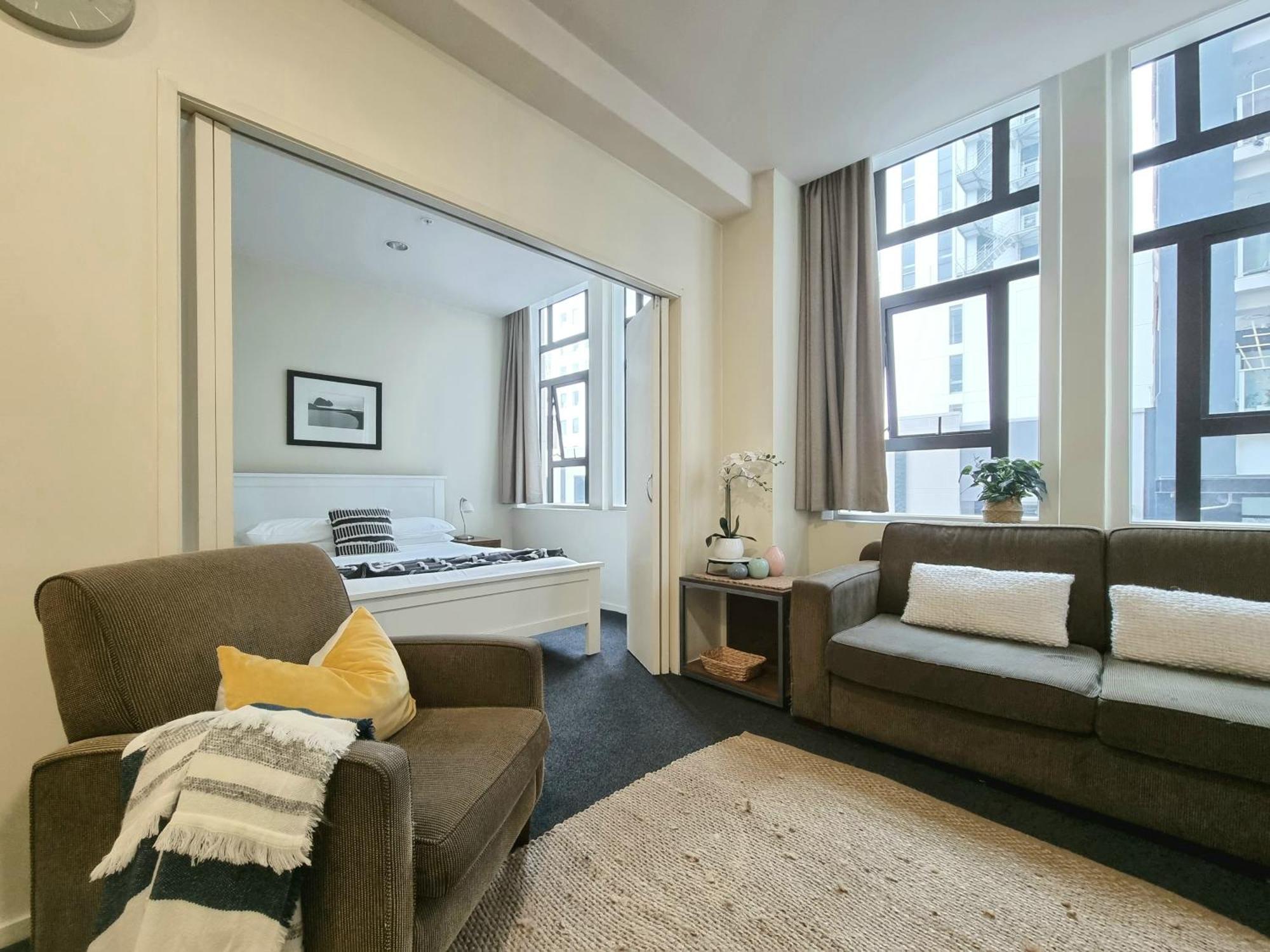 Urban Deco Apartment On Queen Street Auckland Zimmer foto