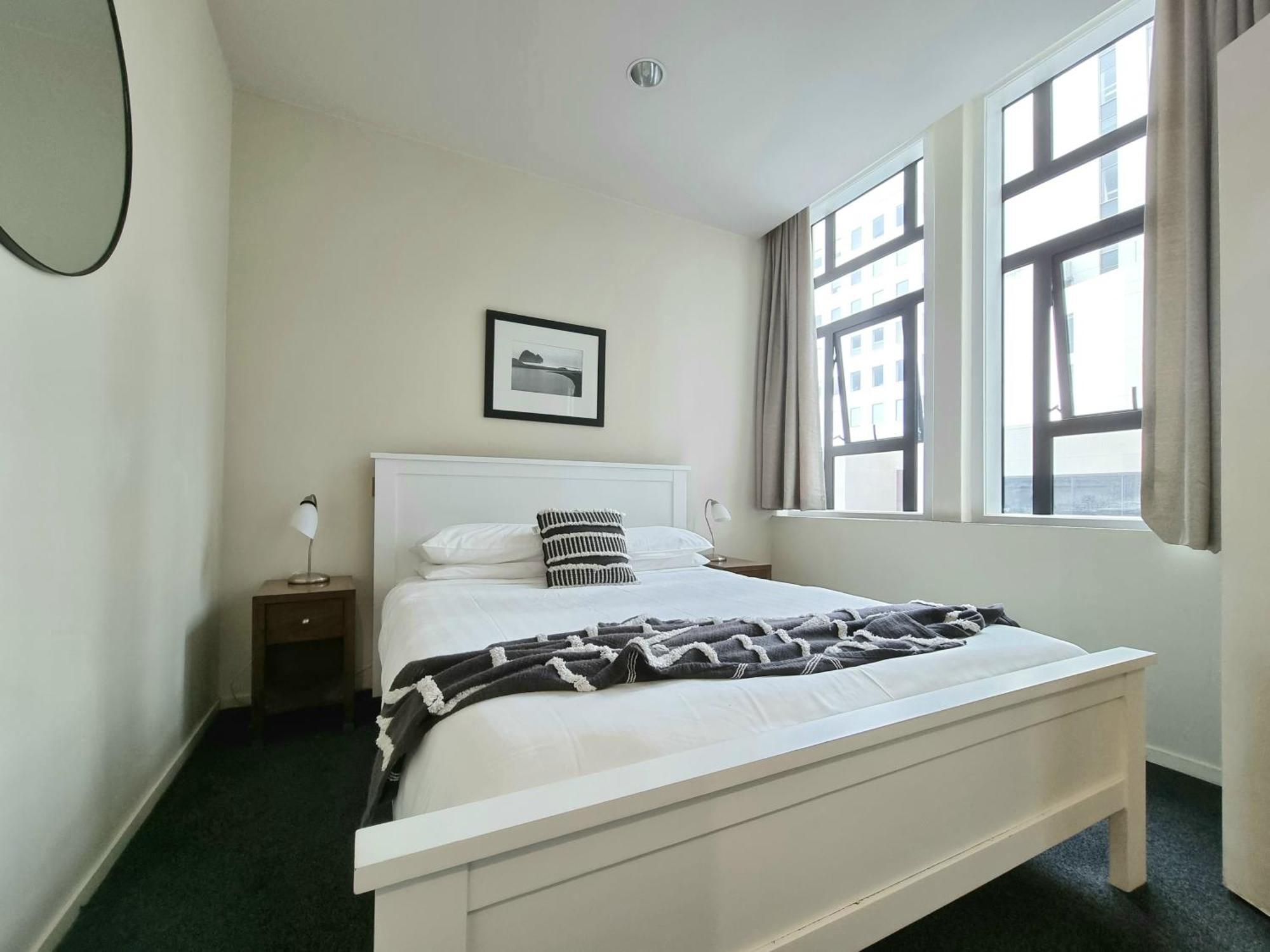 Urban Deco Apartment On Queen Street Auckland Zimmer foto