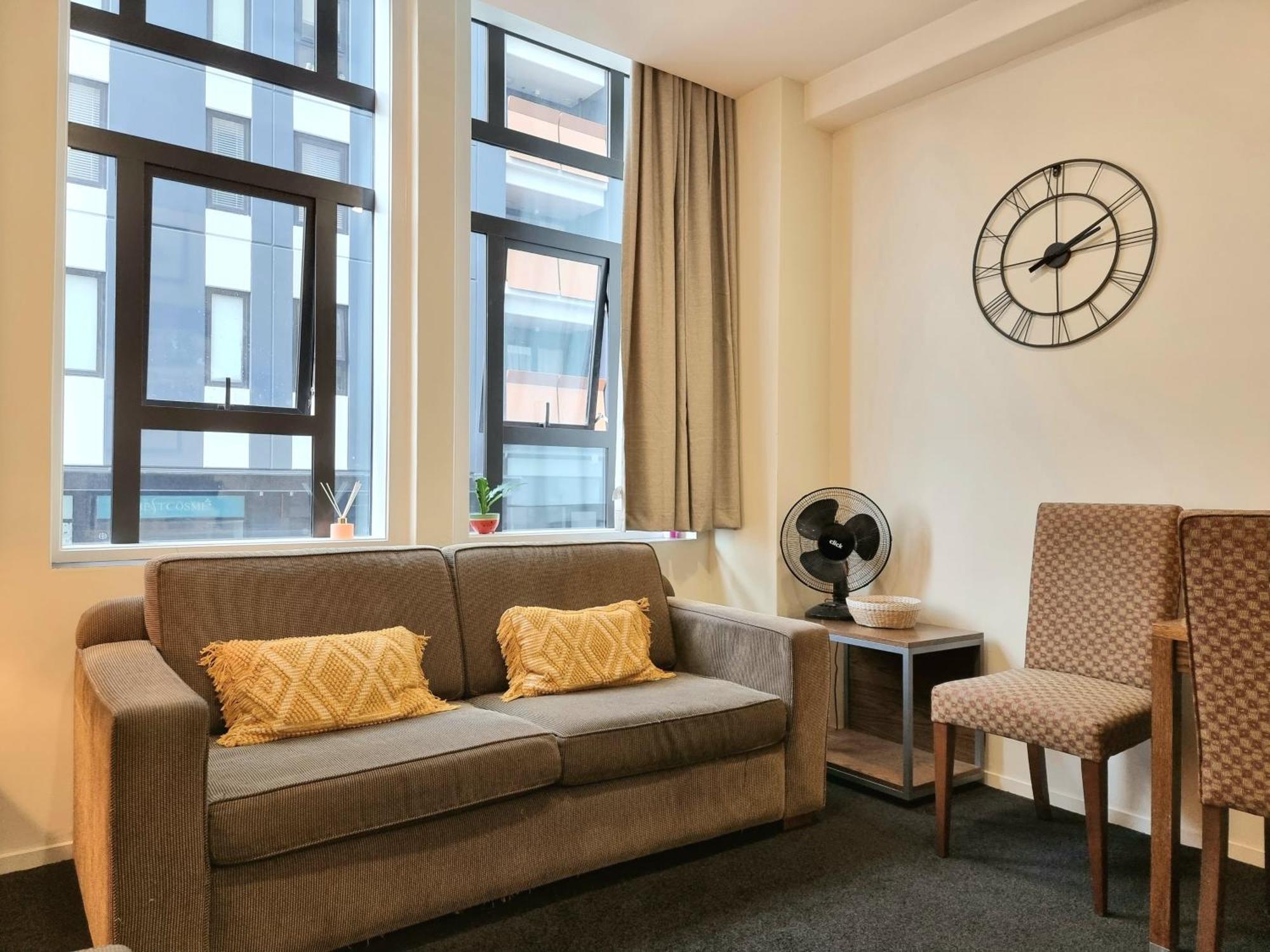 Urban Deco Apartment On Queen Street Auckland Zimmer foto