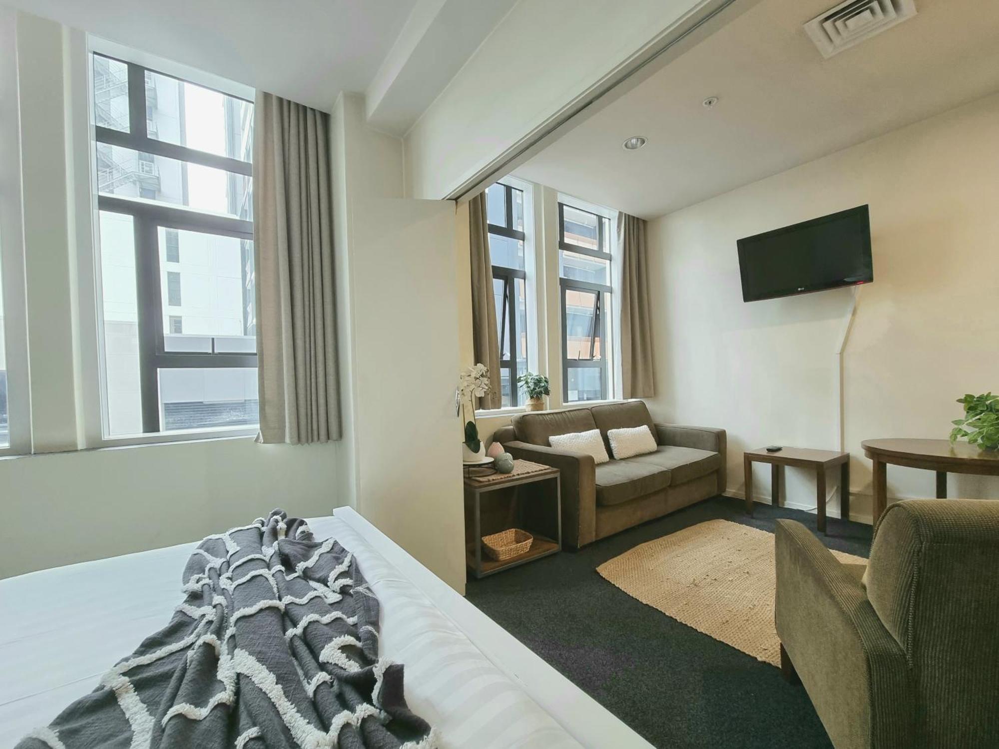 Urban Deco Apartment On Queen Street Auckland Zimmer foto